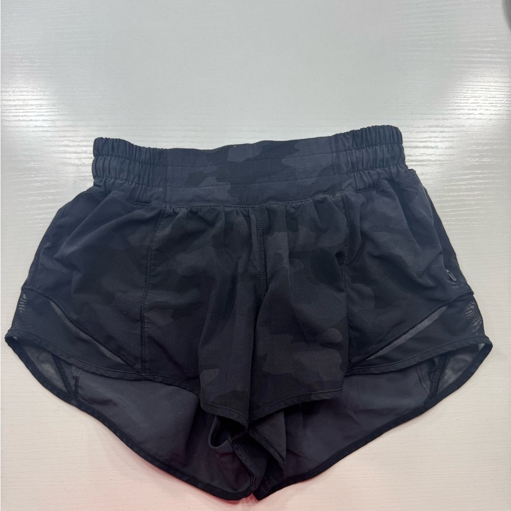 Women’s Hotty Hot Low-Rise Lined Short 2.5” - Camo - Size 2